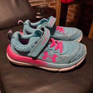 Like new under armour kids shoes